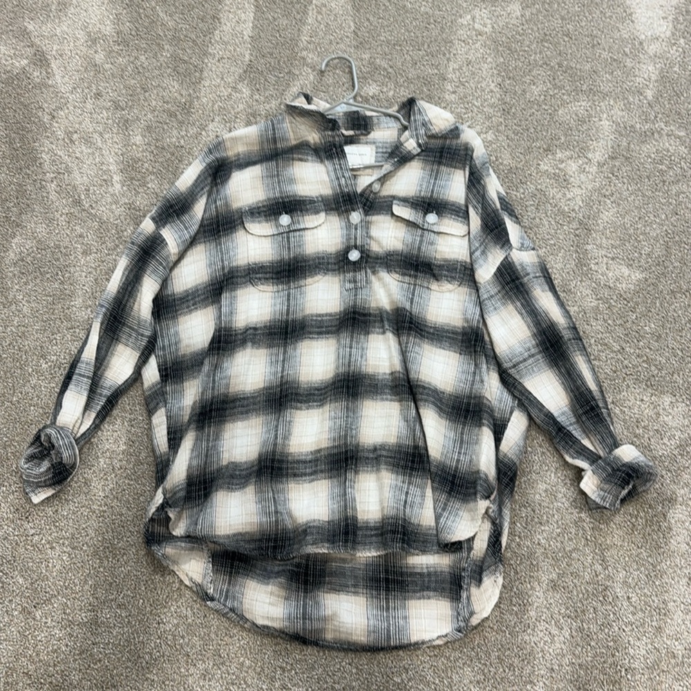 American Eagle - Oversized quarter button down flannel - small